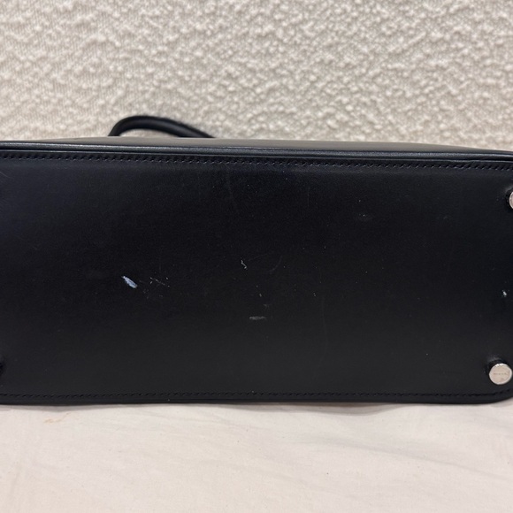 The Row Elegant Black Leather Shoulder Bag - Picture 3 of 6